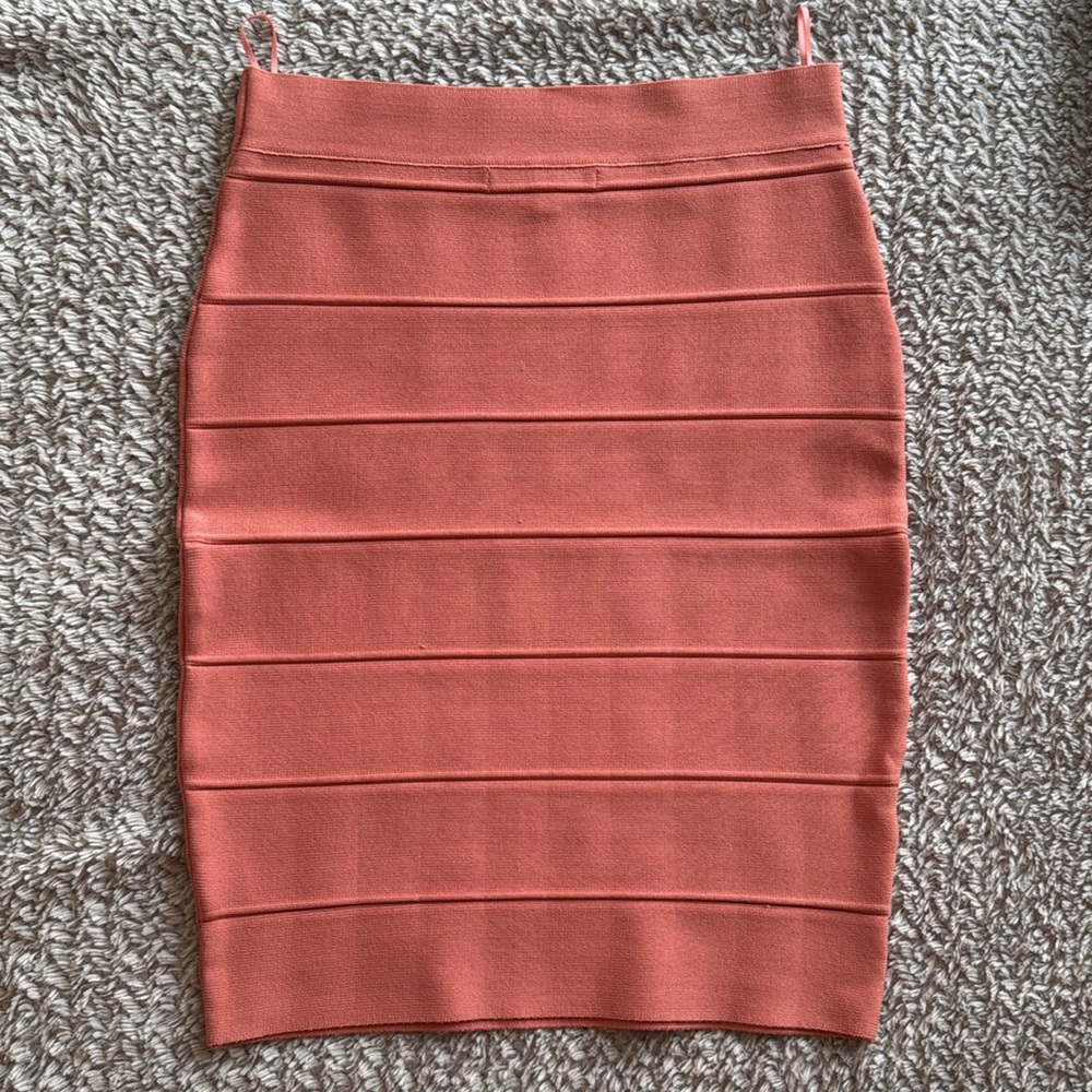 Elegant Coral Pencil Skirt - Picture 2 of 7